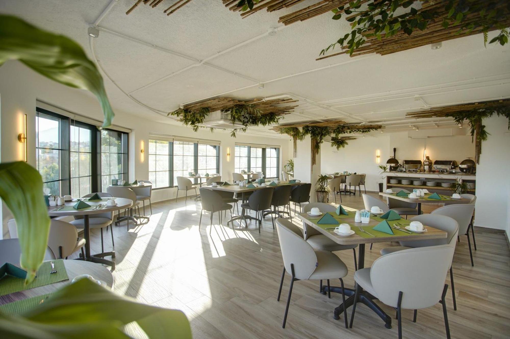 Bratus Hotel 亚喀巴 外观 照片